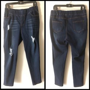 NWOT Distressed Skinny Jeans